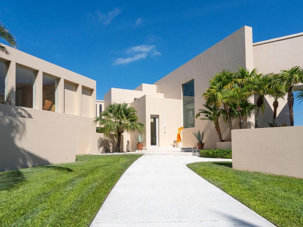 Image 17 of property listing at 6610 GULF OF MEXICO DRIVE, Longboat Key, FL 34228