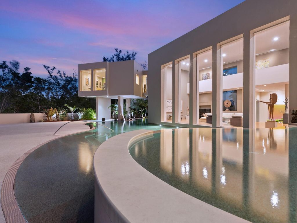 Image 3 of property listing at 6610 GULF OF MEXICO DRIVE, Longboat Key, FL 34228