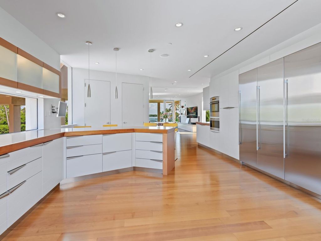 Image 28 of property listing at 6610 GULF OF MEXICO DRIVE, Longboat Key, FL 34228