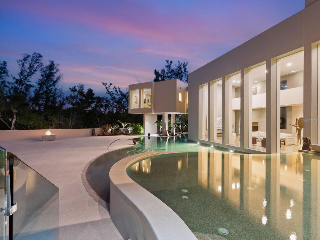 Image 4 of property listing at 6610 GULF OF MEXICO DRIVE, Longboat Key, FL 34228