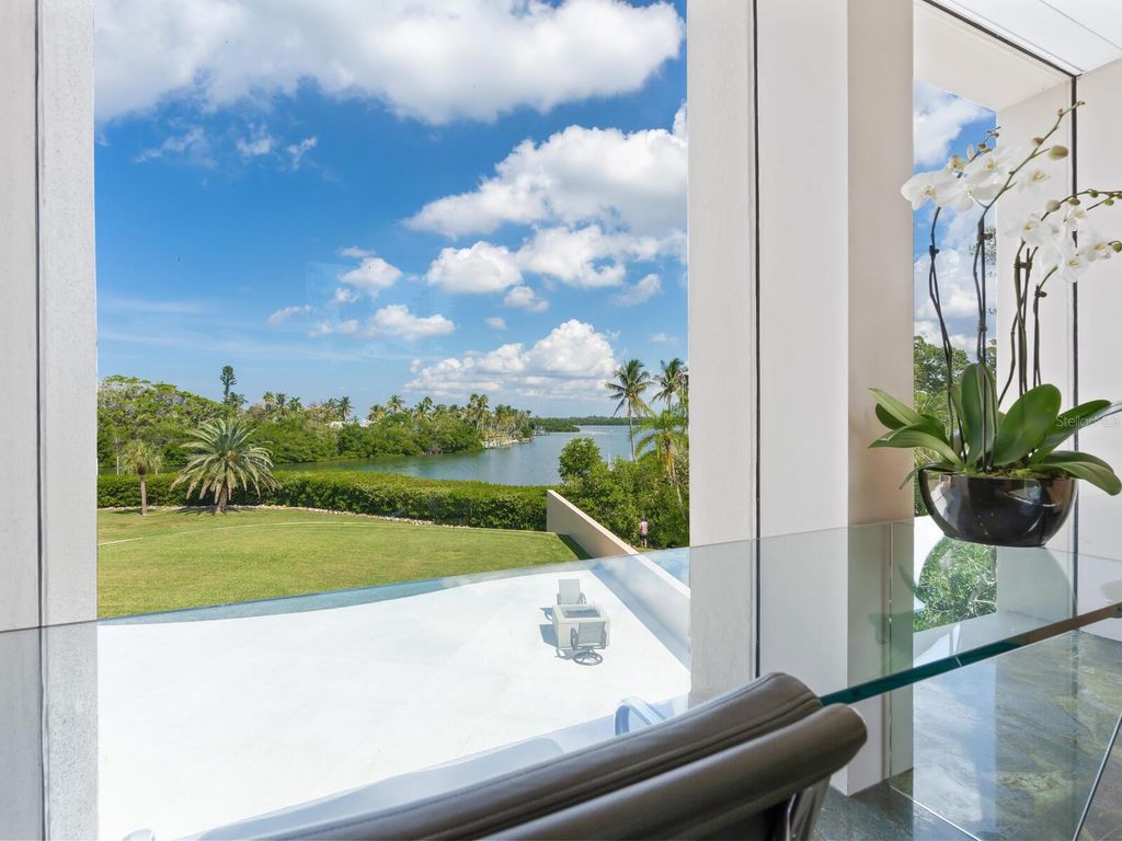 Image 32 of property listing at 6610 GULF OF MEXICO DRIVE, Longboat Key, FL 34228