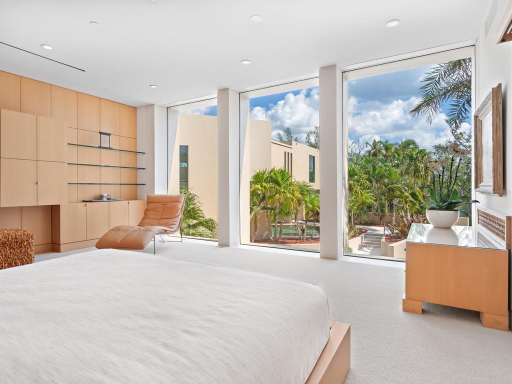 Image 42 of property listing at 6610 GULF OF MEXICO DRIVE, Longboat Key, FL 34228