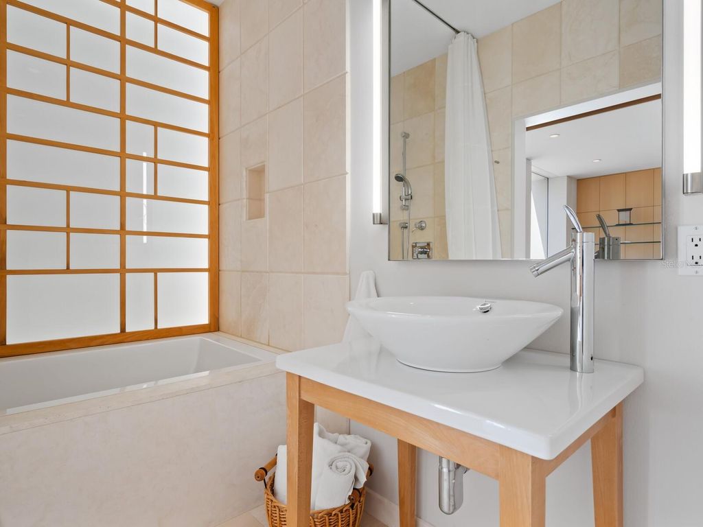 Image 43 of property listing at 6610 GULF OF MEXICO DRIVE, Longboat Key, FL 34228