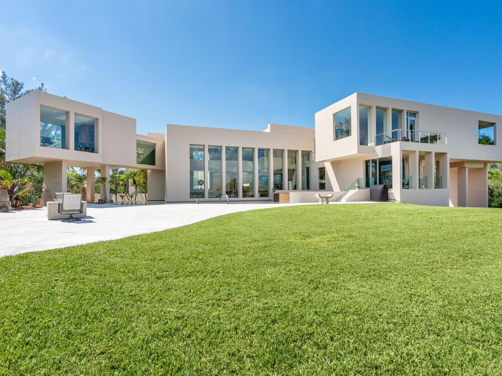 Image 10 of property listing at 6610 GULF OF MEXICO DRIVE, Longboat Key, FL 34228