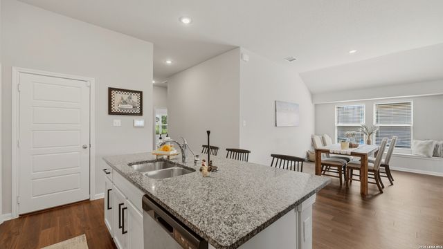 1132 EAGLE XING, Seguin, TX 78155