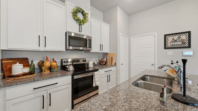 1132 EAGLE XING, Seguin, TX 78155