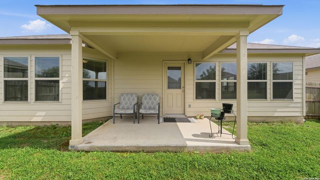 1132 EAGLE XING, Seguin, TX 78155