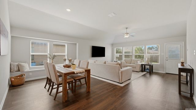 1132 EAGLE XING, Seguin, TX 78155