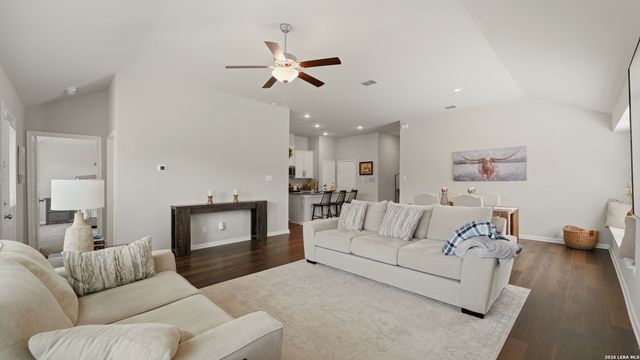 1132 EAGLE XING, Seguin, TX 78155
