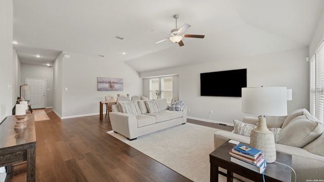 1132 EAGLE XING, Seguin, TX 78155