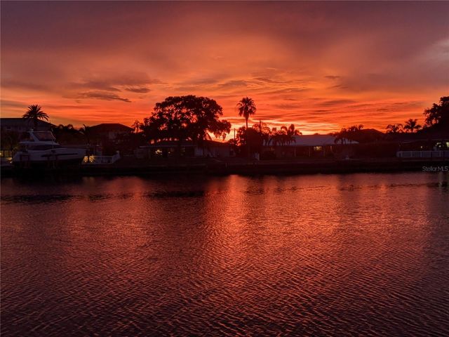 212 POINCIANA LANE, Largo, FL 33770