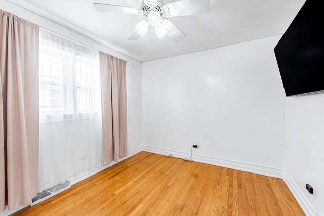 9220 S Avers Avenue, Evergreen Park, IL 60805