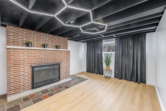 9220 S Avers Avenue, Evergreen Park, IL 60805