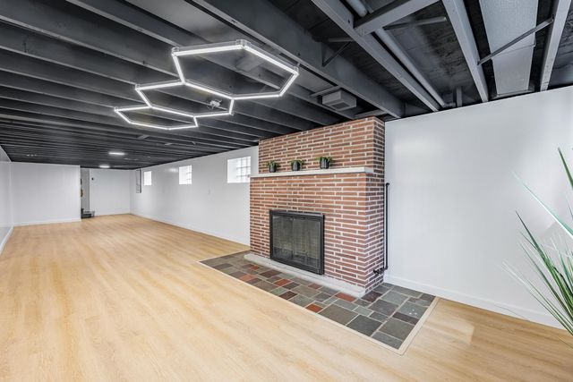 9220 S Avers Avenue, Evergreen Park, IL 60805