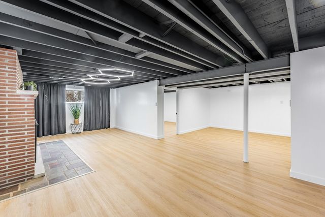 9220 S Avers Avenue, Evergreen Park, IL 60805