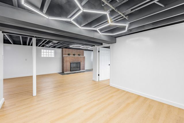 9220 S Avers Avenue, Evergreen Park, IL 60805