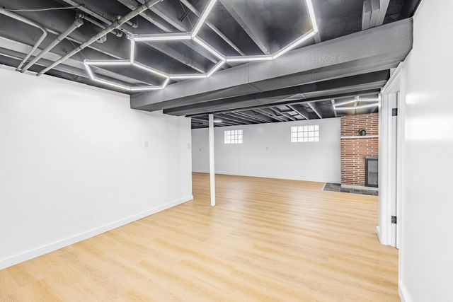 9220 S Avers Avenue, Evergreen Park, IL 60805