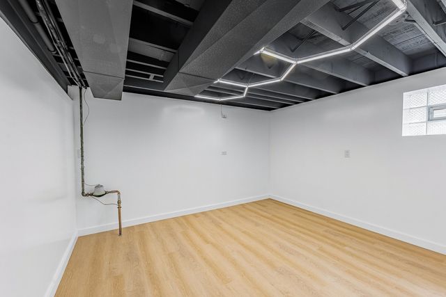 9220 S Avers Avenue, Evergreen Park, IL 60805