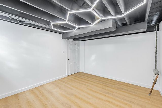 9220 S Avers Avenue, Evergreen Park, IL 60805