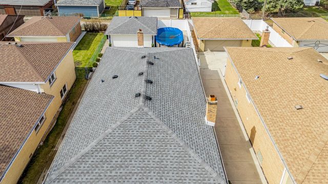 9220 S Avers Avenue, Evergreen Park, IL 60805