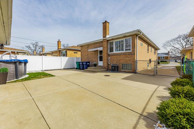 9220 S Avers Avenue, Evergreen Park, IL 60805