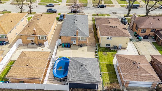 9220 S Avers Avenue, Evergreen Park, IL 60805