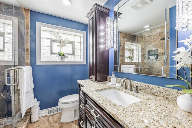 9220 S Avers Avenue, Evergreen Park, IL 60805