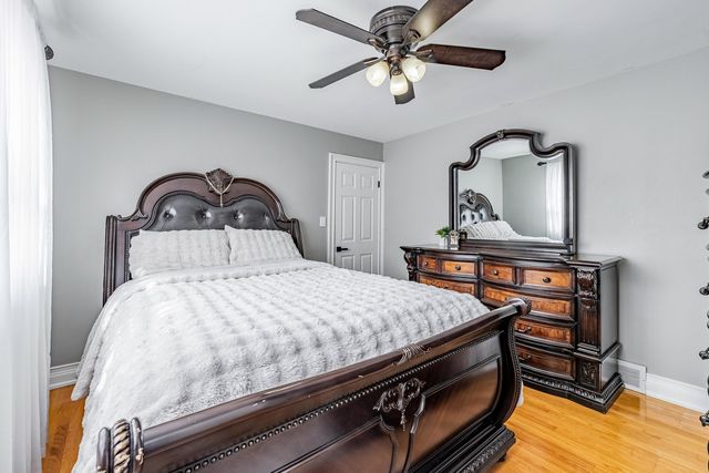 9220 S Avers Avenue, Evergreen Park, IL 60805