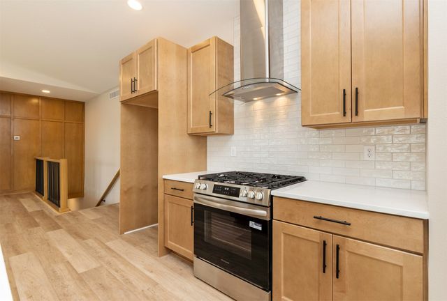 17558 Brookview Drive, Urbandale, IA 50323