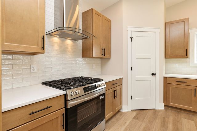 17558 Brookview Drive, Urbandale, IA 50323