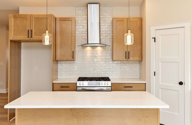 17558 Brookview Drive, Urbandale, IA 50323