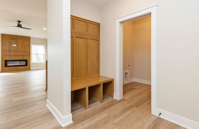 17558 Brookview Drive, Urbandale, IA 50323