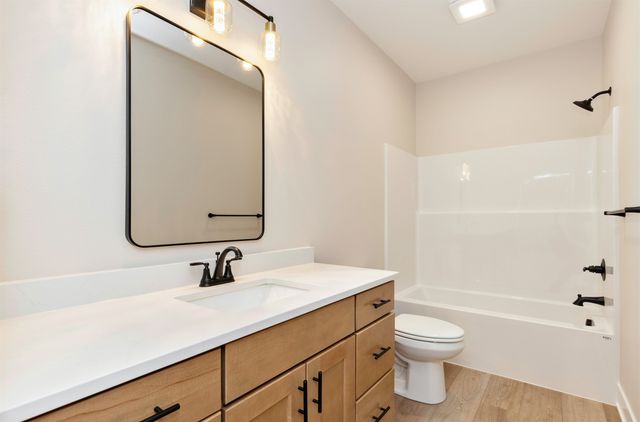 17558 Brookview Drive, Urbandale, IA 50323