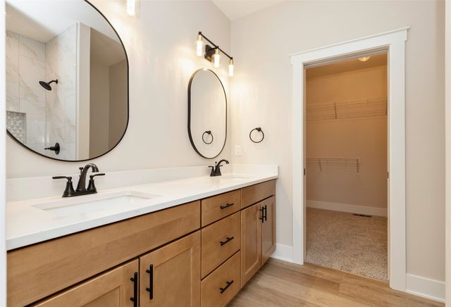 17558 Brookview Drive, Urbandale, IA 50323