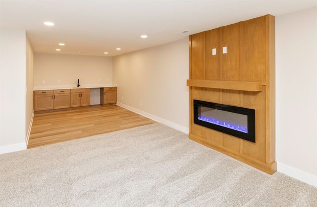 17558 Brookview Drive, Urbandale, IA 50323