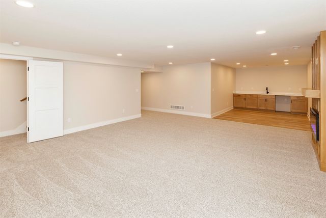 17558 Brookview Drive, Urbandale, IA 50323