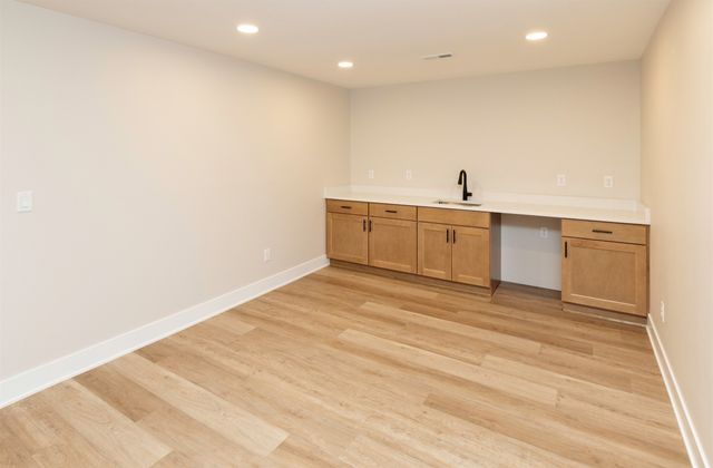 17558 Brookview Drive, Urbandale, IA 50323