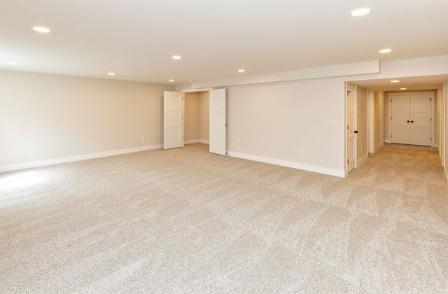 17558 Brookview Drive, Urbandale, IA 50323