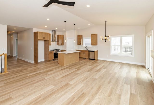 17558 Brookview Drive, Urbandale, IA 50323