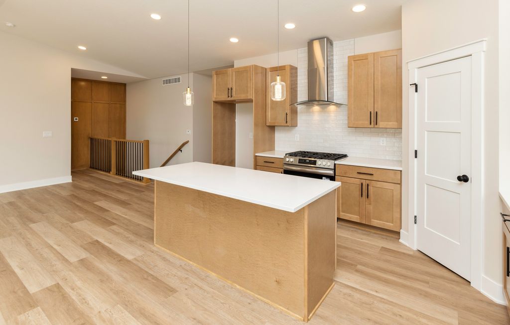 17558 Brookview Drive, Urbandale, IA 50323