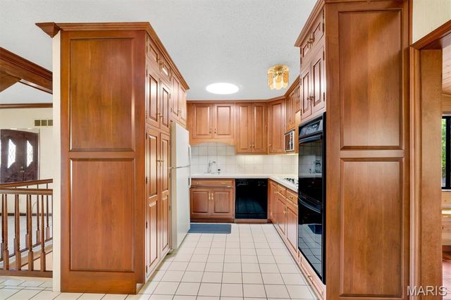 2948 Oldewick Drive, St Louis, MO 63129