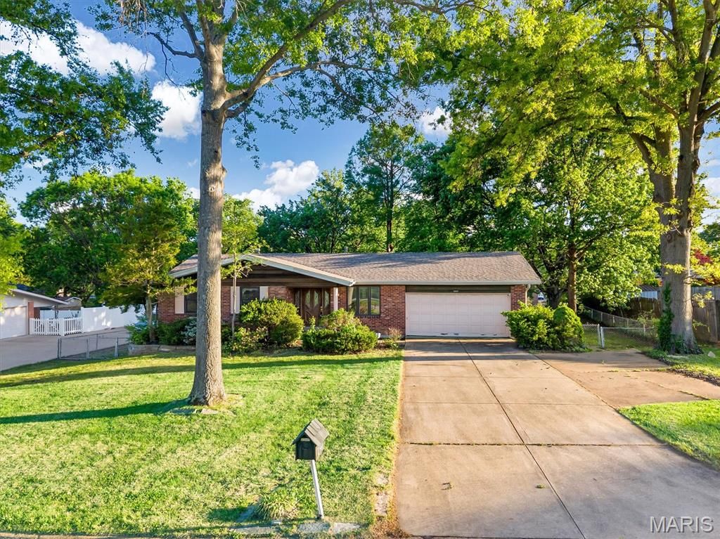 2948 Oldewick Drive, St Louis, MO 63129