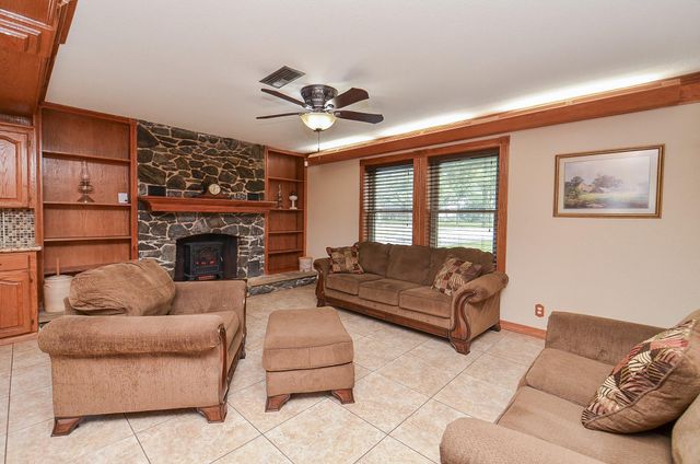 419 Western Acres Drive, El Campo, TX 77437