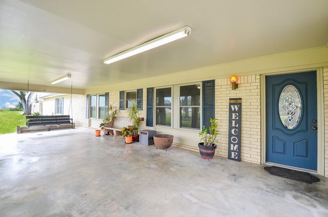 419 Western Acres Drive, El Campo, TX 77437