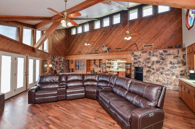 419 Western Acres Drive, El Campo, TX 77437