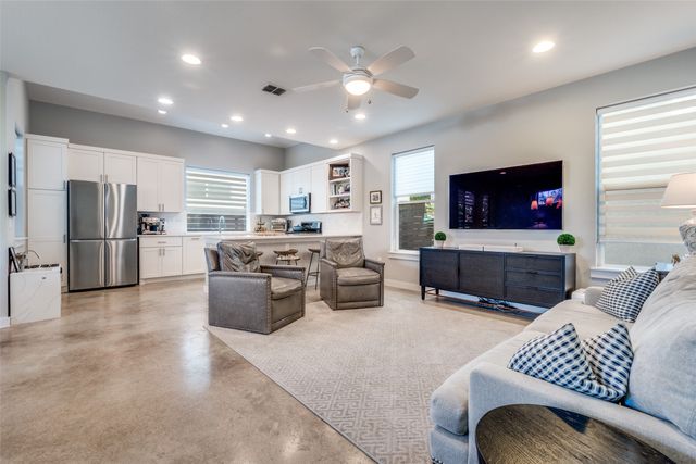 1010 Gallivant Lane, Dallas, TX 75218