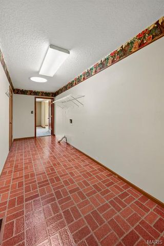 5434 Greenton Way, St Louis, MO 63128
