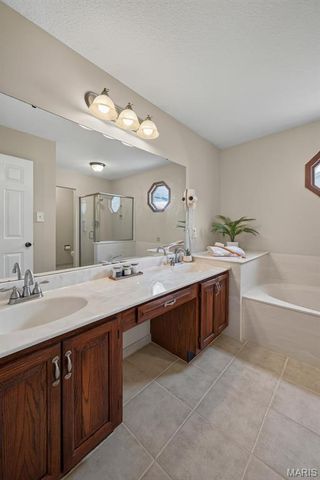 5434 Greenton Way, St Louis, MO 63128