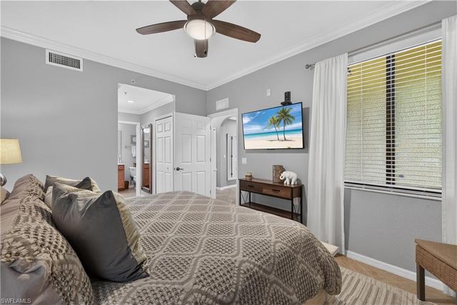 9727 Acqua CT 433, Naples, FL 34113