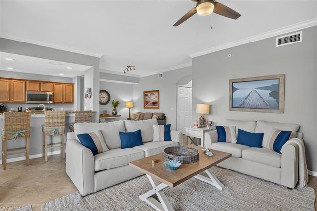 9727 Acqua CT 433, Naples, FL 34113